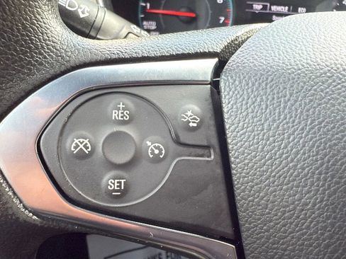 Used 2022 Chevrolet Traverse LS image 12