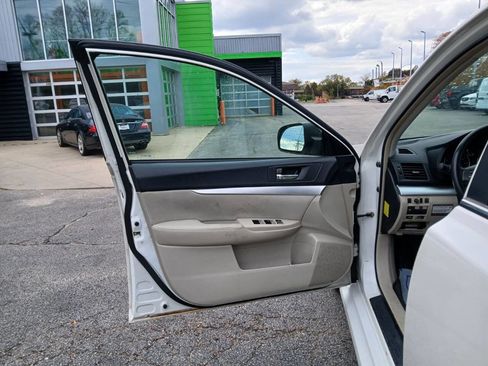 Used 2010 Subaru Legacy 2.5i image 9