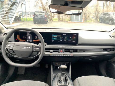 Used 2025 Kia K4 FWD image 33