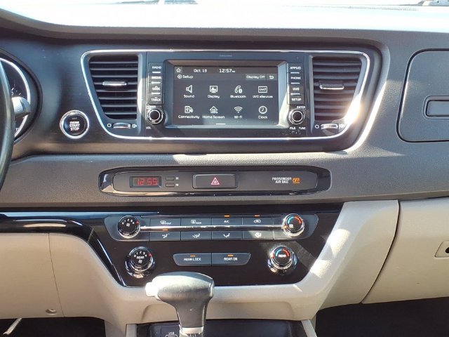 Used 2017 Kia Sedona LX w/ LX Essentials Premium Package FWD image 15