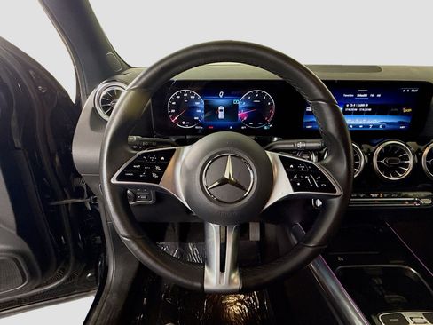 Used 2025 Mercedes-Benz GLA 250 image 13