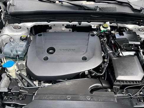 Used 2023 Volvo XC40 B4 Ultimate w/ Protection Package Premier FWD image 32