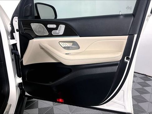 Used 2023 Mercedes-Benz GLS 450 4MATIC image 24