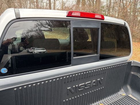 Used 2011 Nissan Frontier SV image 17