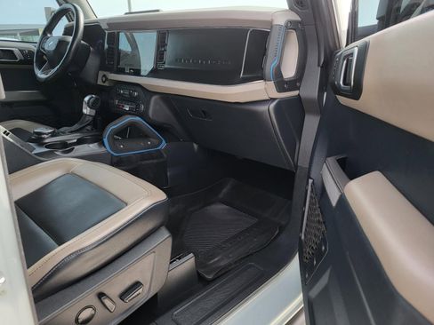 Used 2023 Ford Bronco Wildtrak image 7