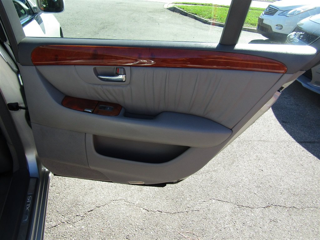 Used 2001 Lexus LS 430 RWD image 19