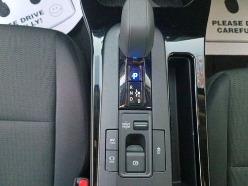 Used 2025 Toyota Prius LE image 21