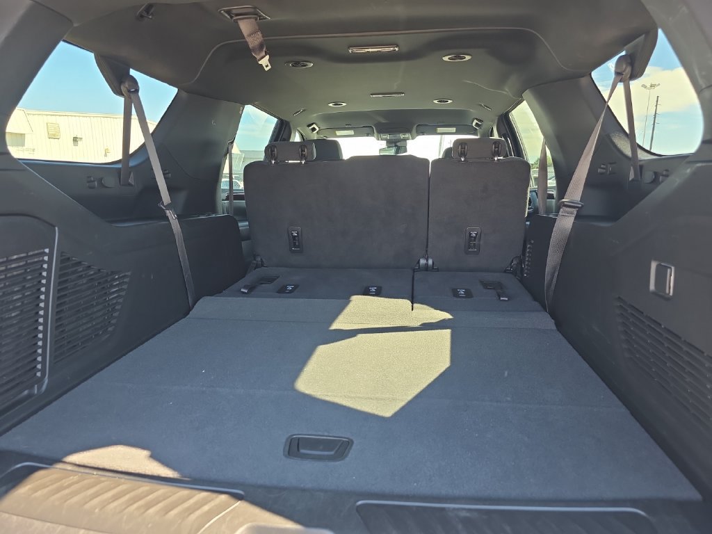 Used 2023 GMC Yukon XL SLE w/ Gmc Pro Safety Plus Package AWD/4WD image 18