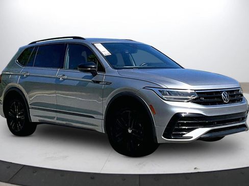 Used 2022 Volkswagen Tiguan SE R-Line AWD/4WD image 2