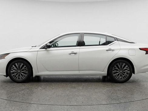 Used 2025 Nissan Altima 2.5 SV image 5