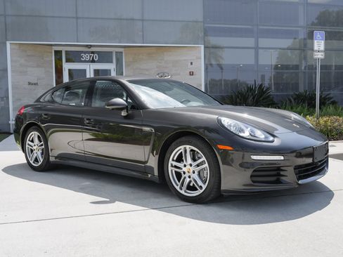 Used 2014 Porsche Panamera 4 AWD/4WD image 4