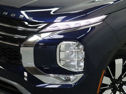 New 2026 Mitsubishi Outlander FWD image 2