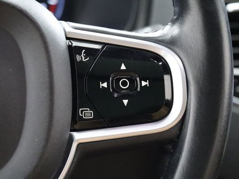 Used 2017 Volvo XC90 T6 Momentum w/ Vision Package image 18