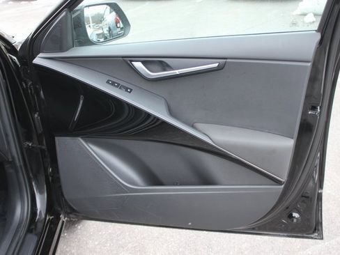 Used 2023 Kia Niro EX image 29