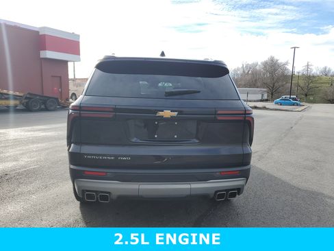 Used 2025 Chevrolet Traverse LT image 5