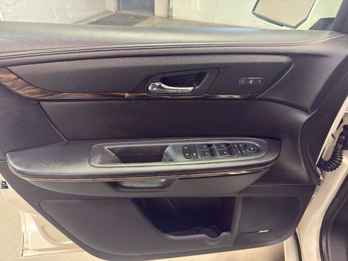 Used 2013 GMC Acadia Denali image 14