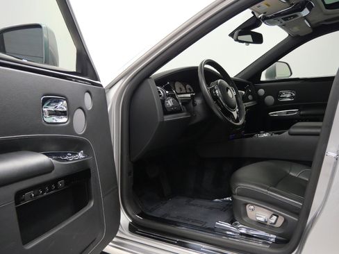 Used 2013 Rolls-Royce Ghost RWD image 22