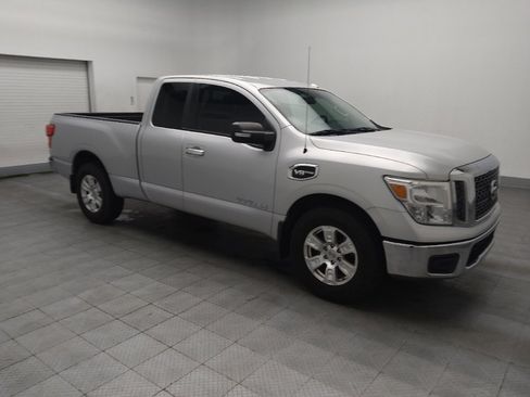 Used 2017 Nissan Titan SV image 11