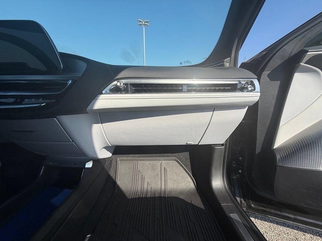 Certified 2024 Cadillac Lyriq Luxury AWD/4WD image 30