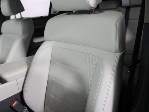 Used 2025 Hyundai Santa Fe Limited image 13