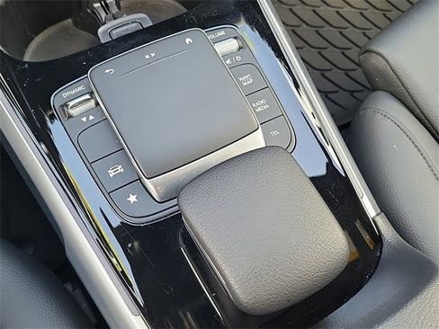 Used 2023 Mercedes-Benz GLB 250 image 21