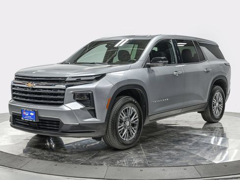 Used 2024 Chevrolet Traverse LS FWD image 1