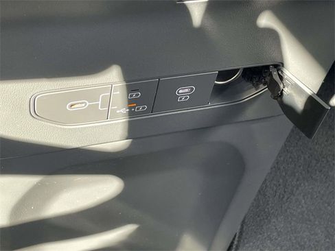 Certified 2024 Kia EV9 Wind image 41