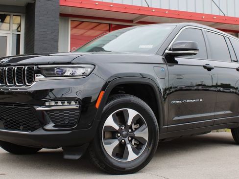 Used 2023 Jeep Grand Cherokee 4WD 4xe w/ Luxury Tech Group II image 15