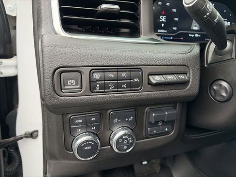 Used 2024 GMC Yukon Denali w/ Advanced Technology Package AWD/4WD image 30
