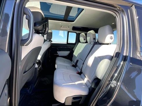 Used 2025 Land Rover Defender 110 S image 31