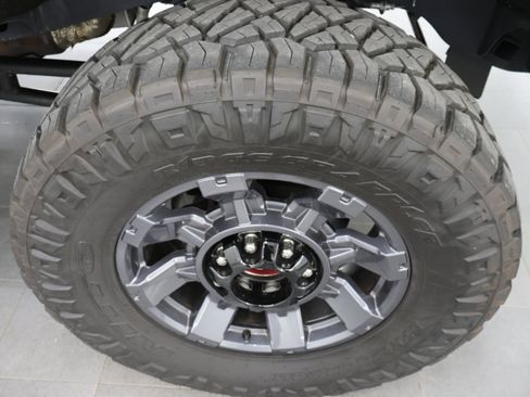 Used 2024 Ford F250 XLT w/ XLT Premium Package AWD/4WD image 3