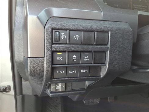 Certified 2025 Toyota Tacoma TRD Off-Road image 17