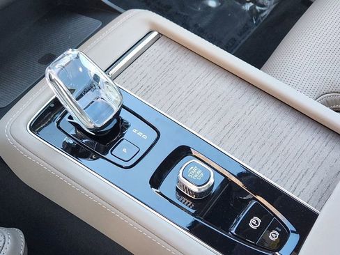 New 2026 Volvo XC90 T8 Ultra w/ Protection Package Premier image 10