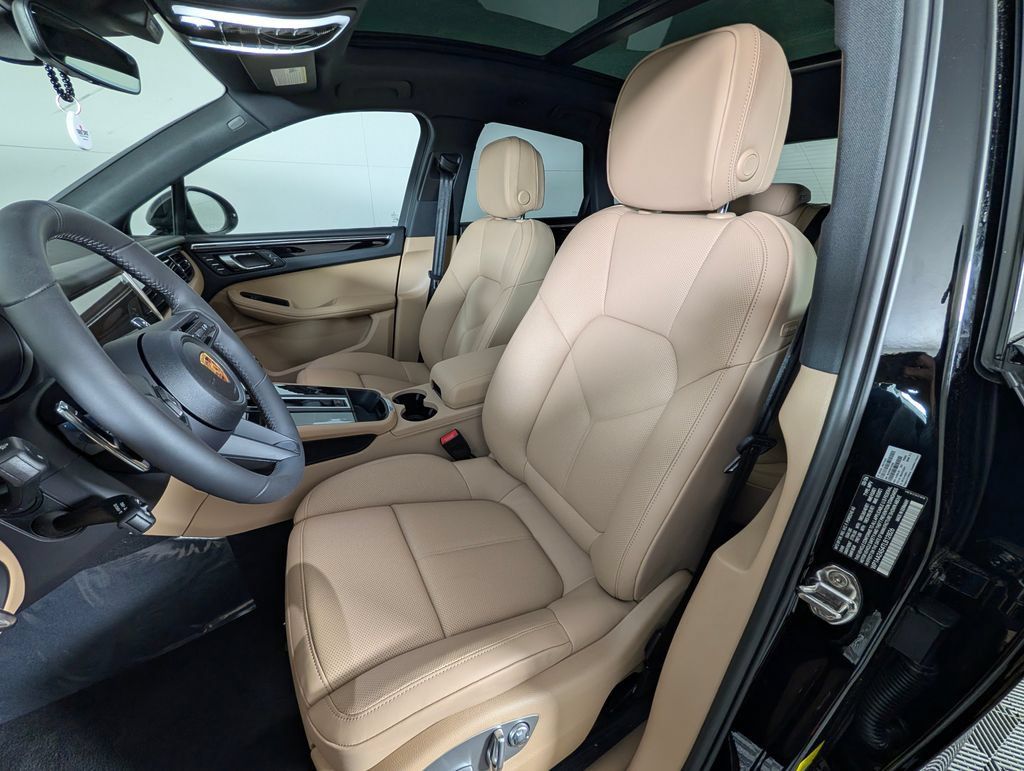 New 2026 Porsche Macan AWD/4WD image 5