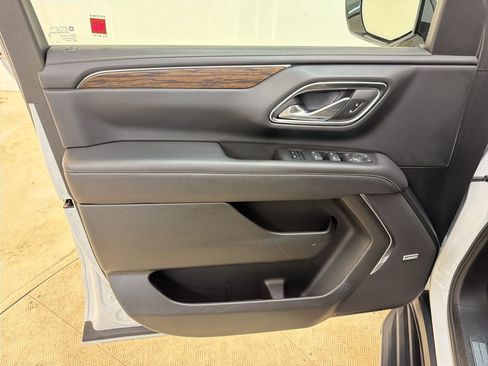 Used 2024 Chevrolet Tahoe Premier AWD/4WD image 13