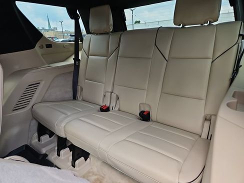 Used 2021 Cadillac Escalade Premium Luxury w/ Performance Package AWD/4WD image 31