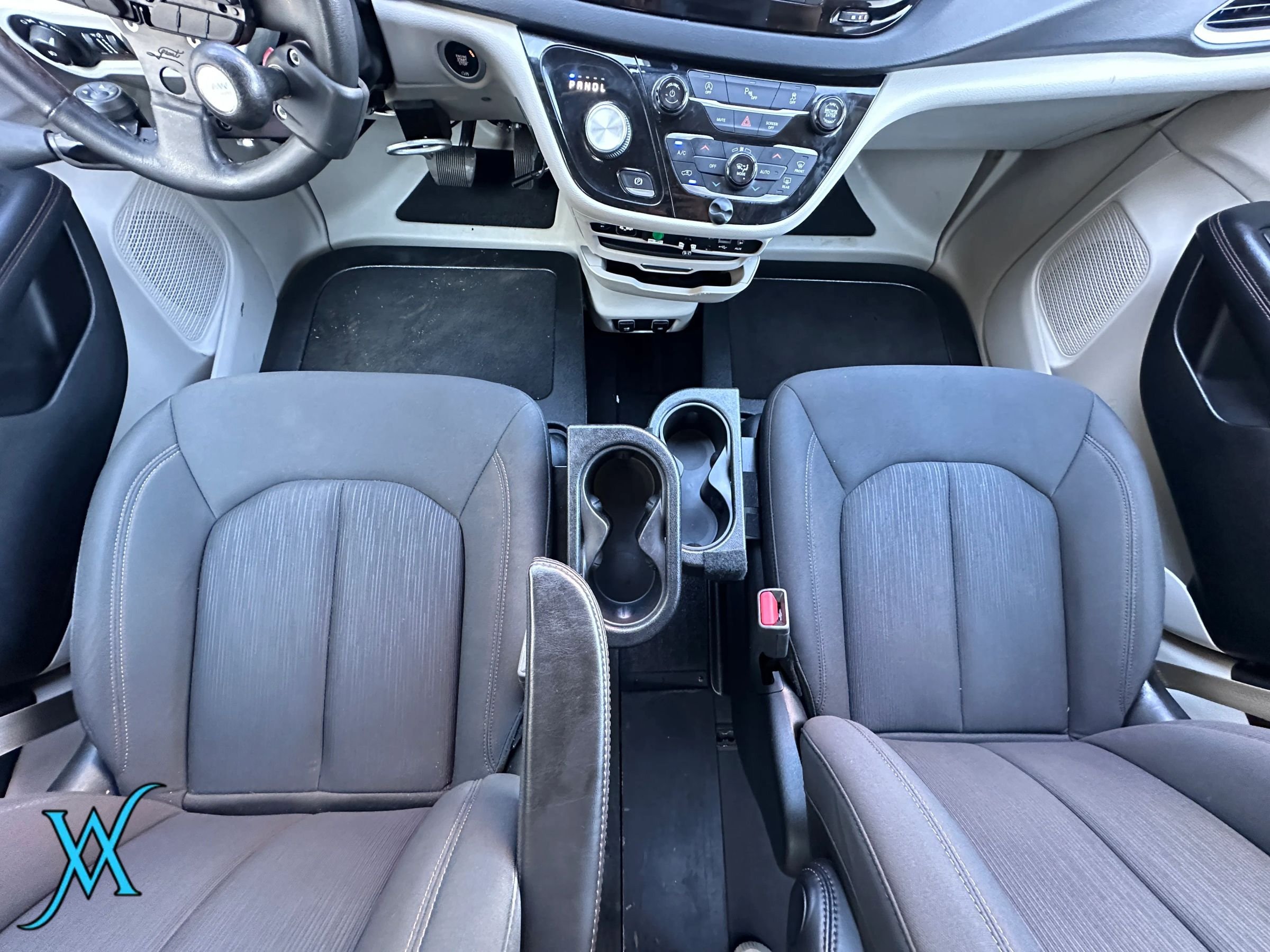 Used 2018 Chrysler Pacifica Touring Plus FWD image 25