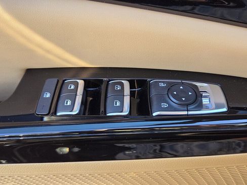 Used 2024 Kia Carnival EX image 18