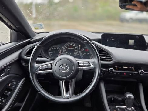 Used 2021 MAZDA MAZDA3 s image 22