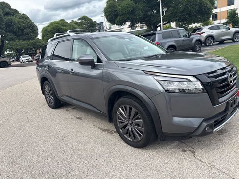 Used 2022 Nissan Pathfinder SL w/ SL Premium Package FWD image 7