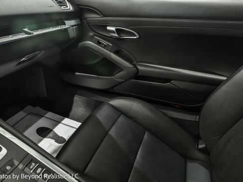 Used 2023 Porsche 718 Cayman T w/ Sport Chrono Package image 40