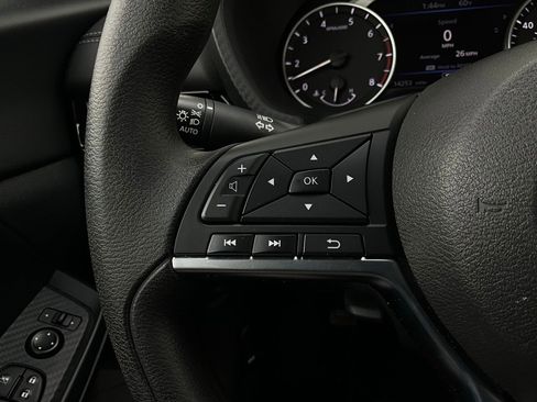 Used 2025 Nissan Sentra SV image 31