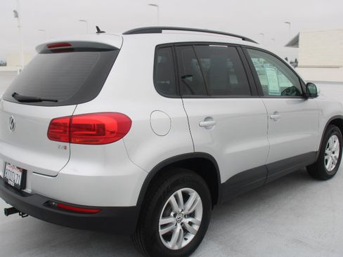 Used 2016 Volkswagen Tiguan S FWD image 3