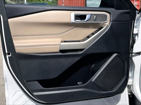 Used 2022 Ford Explorer XLT w/ Equipment Group 202A image 21