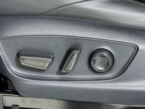 Used 2024 Toyota Tacoma Limited w/ Limited Package (LT) AWD/4WD image 19