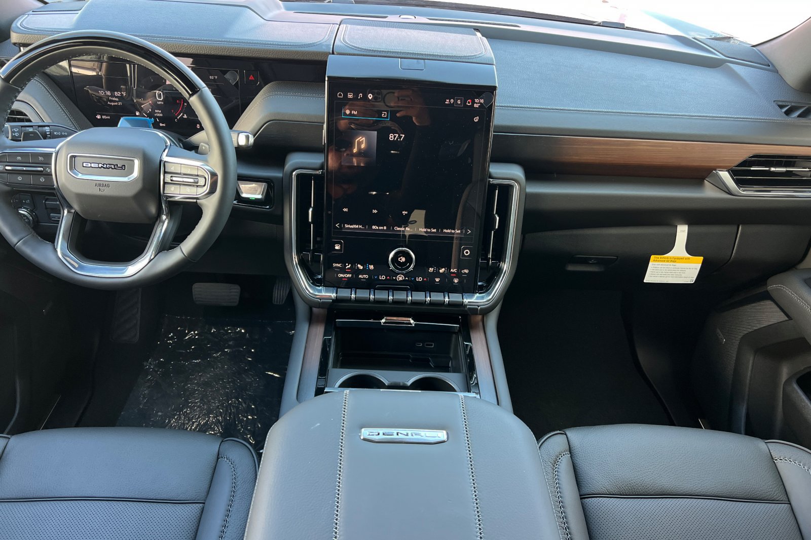 New 2026 GMC Yukon Denali w/ Advanced Technology Package AWD/4WD image 12