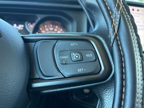 Certified 2025 Jeep Gladiator Sport AWD/4WD image 14