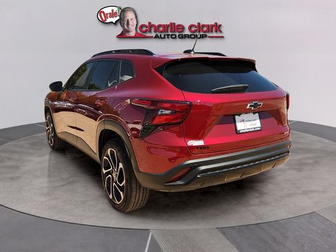 Used 2025 Chevrolet Trax RS w/ Driver Confidence Package FWD image 3