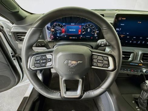 Used 2025 Ford Mustang Coupe image 9