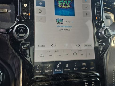 Used 2022 RAM 1500 Limited w/ Night Edition image 9